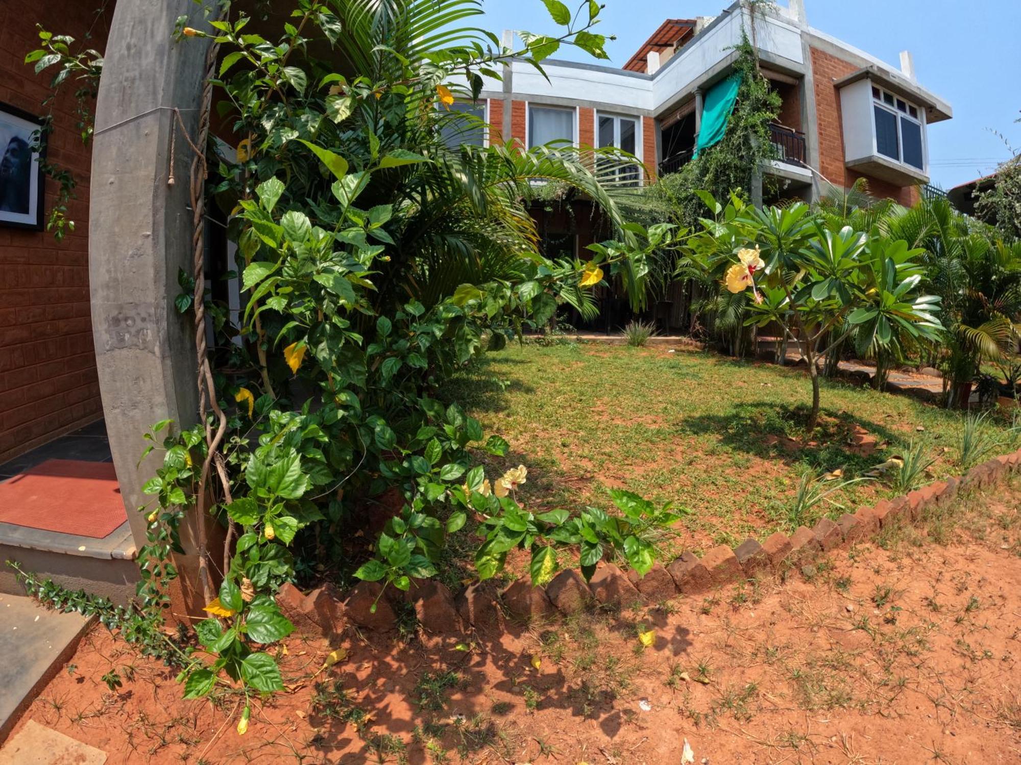 Wow Farm House Auroville Exteriör bild