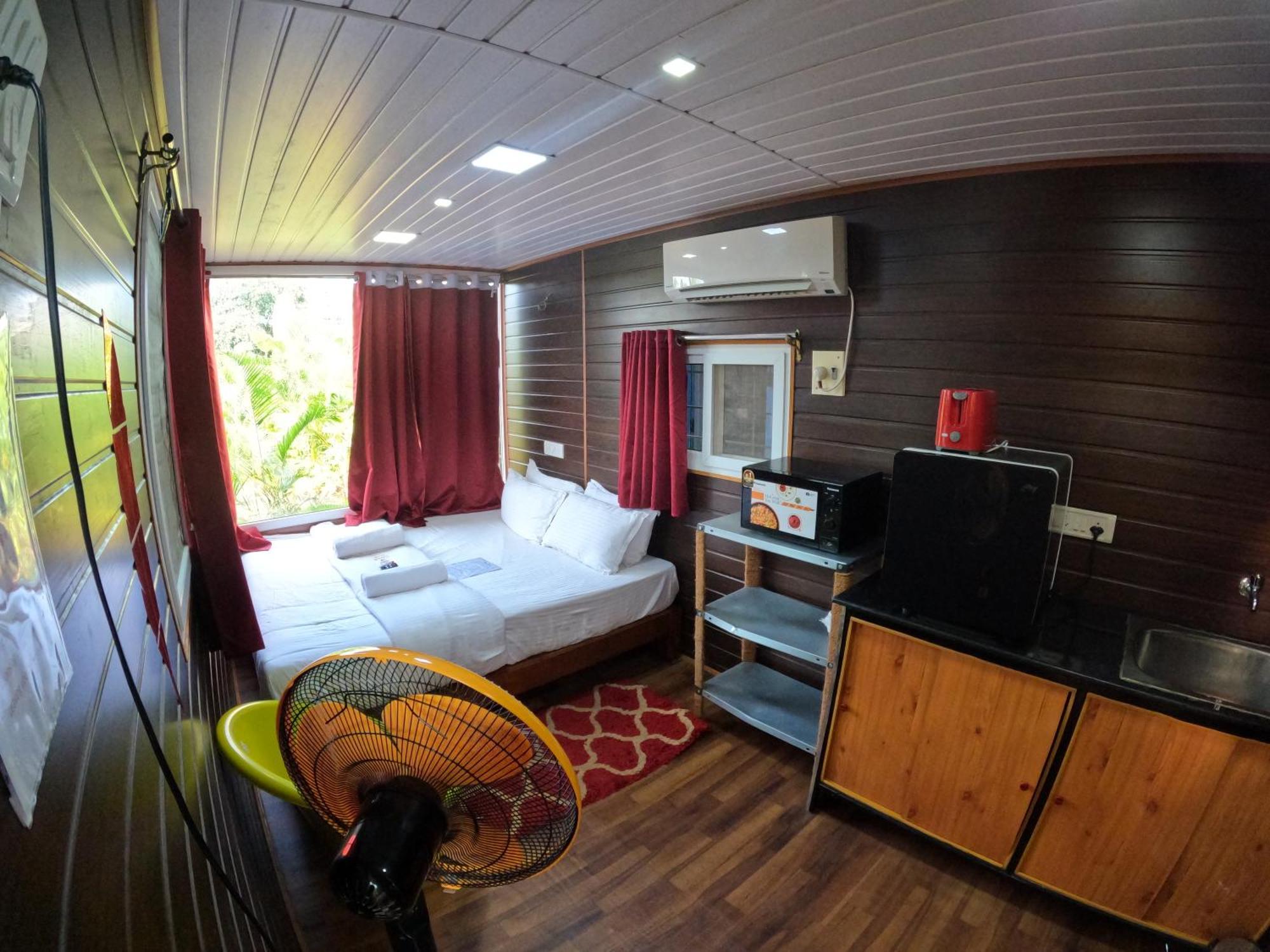 Wow Farm House Auroville Rum bild